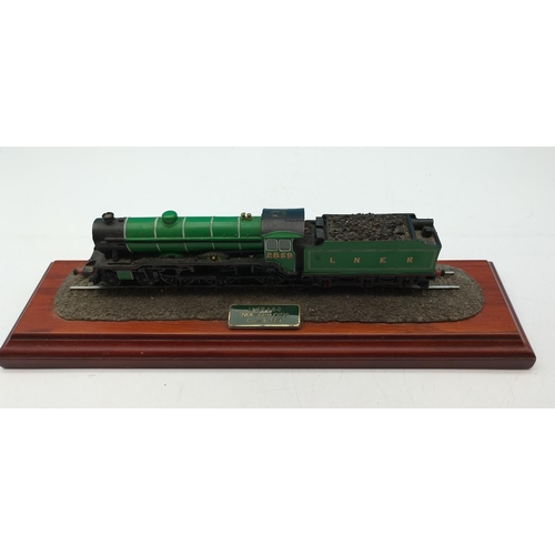 561 - Train on Plinth - LNER 4-6-0 Norwich City, Class B 17/4. 8cm High, 35cm x 10cm.