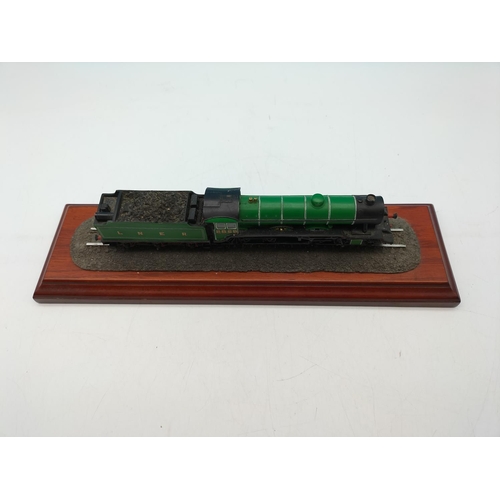 561 - Train on Plinth - LNER 4-6-0 Norwich City, Class B 17/4. 8cm High, 35cm x 10cm.