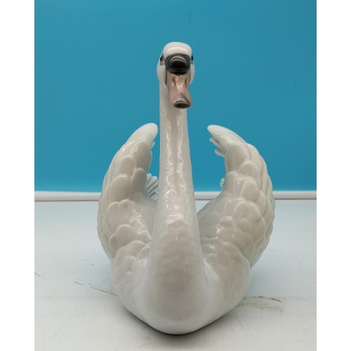 583 - Large LLadro Figure of a Swan. 19cm high, 20cm x 14cm.