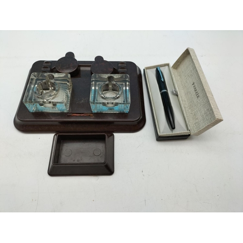 395 - Bakelite Inkwell Desk Set plus Boxed Parker Fountain Pen. Desk Set measures 6.5cm High, 22cm x 14cm.