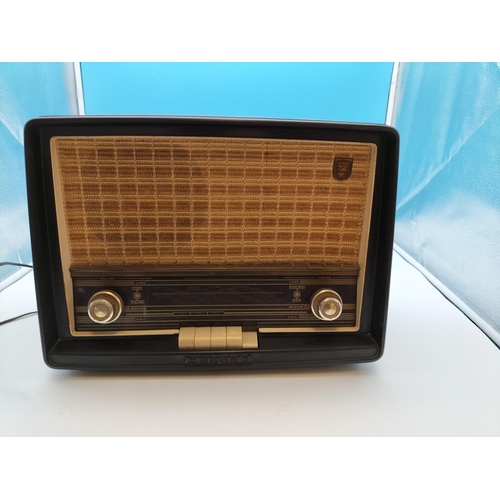 489 - Philips Valve Radio in Bakelite Case. 30cm High, 41cm x 21cm. Requires Attention.