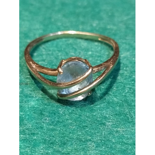 510 - 9ct Gold 375 Ring with Blue Stone. Size N. 2 Grams.