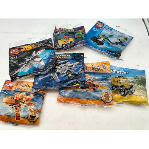 916 - Quantity of Unopened LEGO Packs (7).