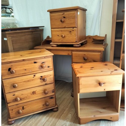 569 - Four Piece Pine Bedroom Set To Include Dressing Table 106 x 86 x 46cm Chest of drawers 76 x 60 x 43c... 