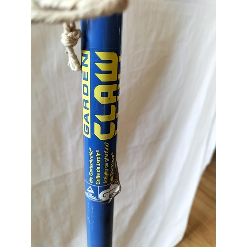 488 - Vintage Metal Garden Claw. 100cm high. Collection Only. Sold in Aid of Ukraine.