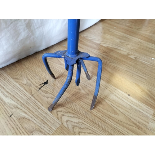 488 - Vintage Metal Garden Claw. 100cm high. Collection Only. Sold in Aid of Ukraine.
