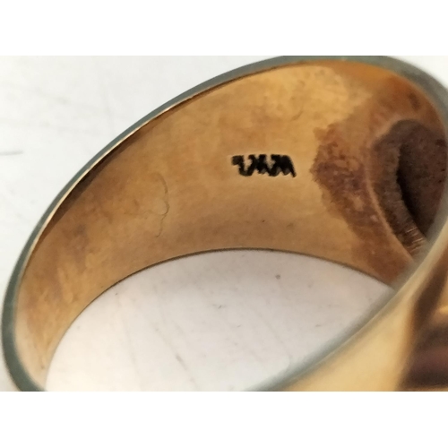 543 - 9ct Gold Tiger Eye Stone Ring. Size O. Total Weight 6.9 Grams.