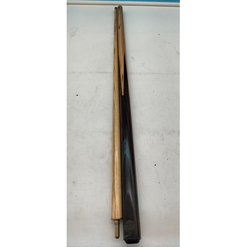 570 - Vintage Riley Two Piece Pool Cue in case.