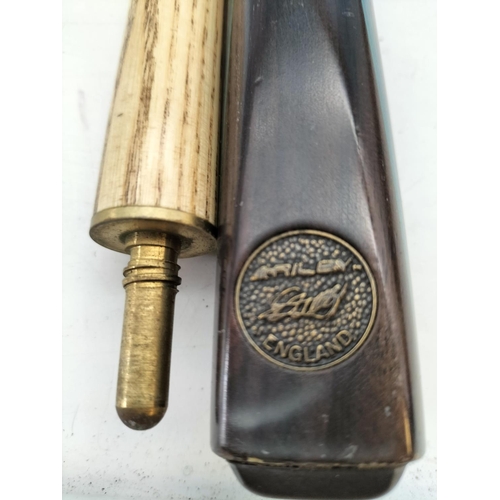 570 - Vintage Riley Two Piece Pool Cue in case.
