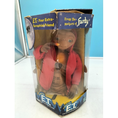 315 - Boxed Hasbro/Tiger Electronics Interactive ET Figure with Booklet and Original Decals (Untested) plu... 