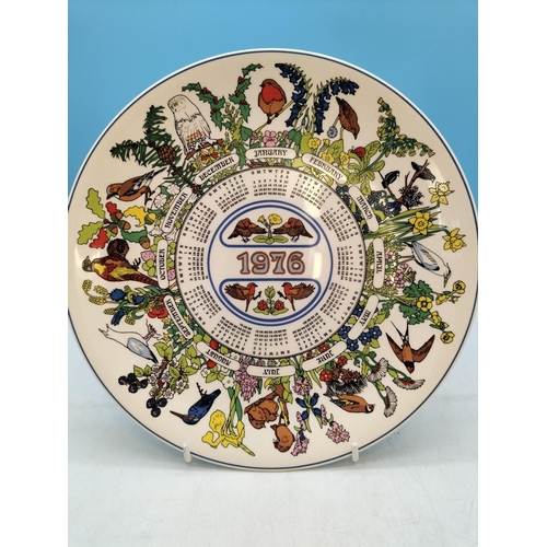 40 - Collection of Boxed Wedgwood Calendar Plates to include First in Series 1971 to 1979, Millennium Pla... 