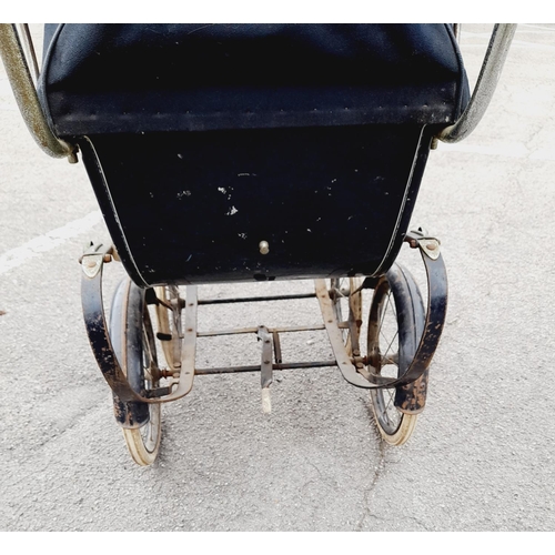 480 - Vintage 1940's Silver Cross Double/Twin Coach Built Doll's Pram for Restoration. 80cm x 72cm x 45cm.... 