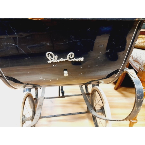 480 - Vintage 1940's Silver Cross Double/Twin Coach Built Doll's Pram for Restoration. 80cm x 72cm x 45cm.... 