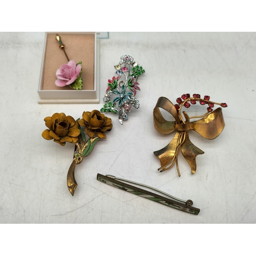 546 - Collection of Vintage Brooches/Pins.