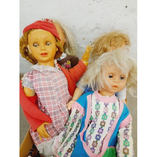 562 - Collection of Vintage and Modern Dolls. Tallest 80cm.