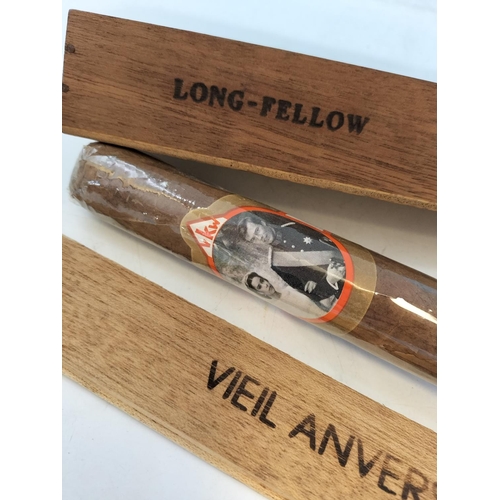 608 - 2 x Boxed Extra Large Cigars - Le Tour Du Monde and Vieil Anvers - Oud Antwerpen. Longest 36cm.