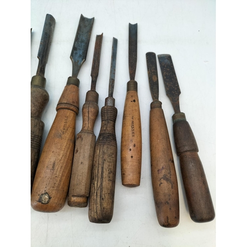 13 - Quantity of Vintage Chisels and Files to include Moulson Brothers, S.J.Addes, etc.