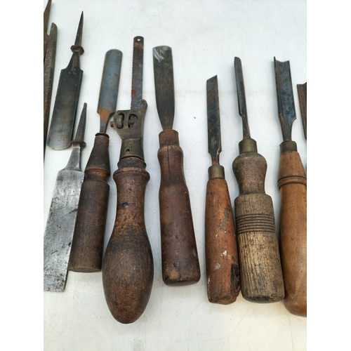 13 - Quantity of Vintage Chisels and Files to include Moulson Brothers, S.J.Addes, etc.