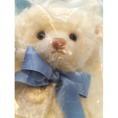 143 - Boxed and Unopened Steiff Bear 'George, To celebrate the Birth of a Future Monarch' 664113. 26cm Tal... 