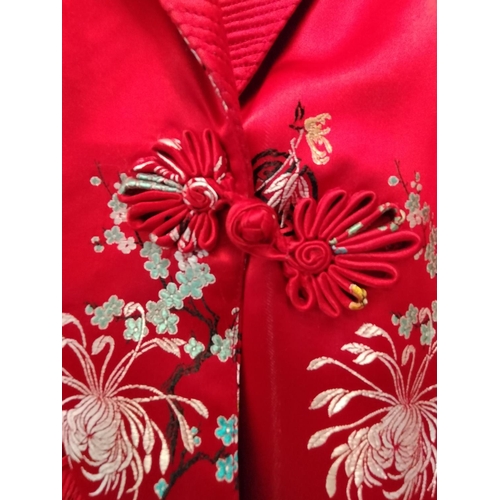 190 - Vintage Solz Squirrel Red Satin Japanese Flower Design Kimono/Dressing Gown. Size 34 Small.