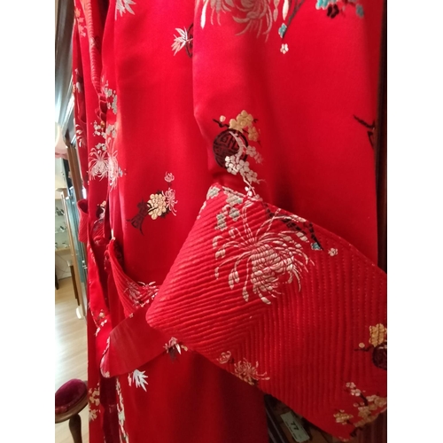 190 - Vintage Solz Squirrel Red Satin Japanese Flower Design Kimono/Dressing Gown. Size 34 Small.