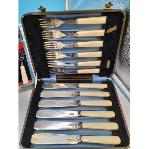 263 - Boxed Sets of Cutlery (3).