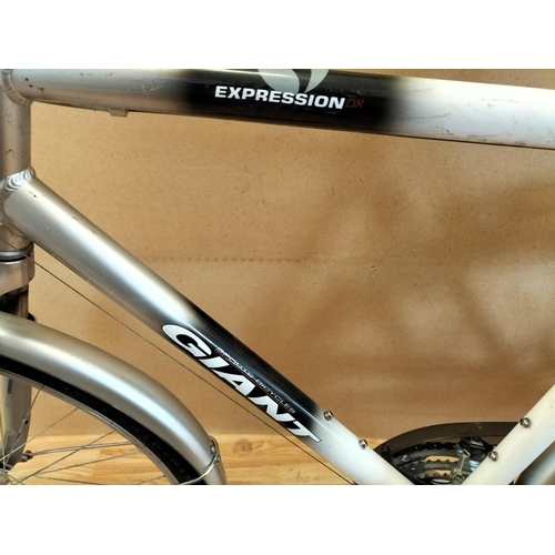 175 - Expression DX Giant Sports City/Treking Bicycle XL (EN14764). 7 x 3 Speed Shimano 21 Gears. Saddle H... 