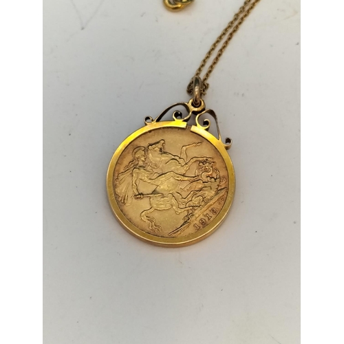 36 - George V 1913 Full Sovereign in 9ct Mount with Yellow Metal Chain. Total 10.8 Grams.