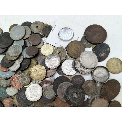 194 - Quantity of Mixed World Coins.