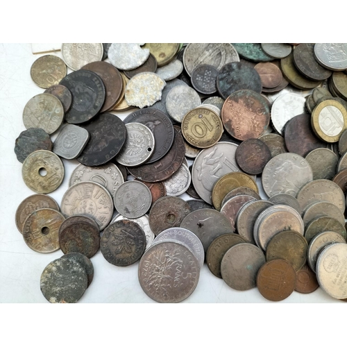 194 - Quantity of Mixed World Coins.