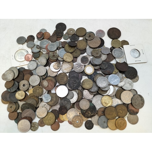 194 - Quantity of Mixed World Coins.