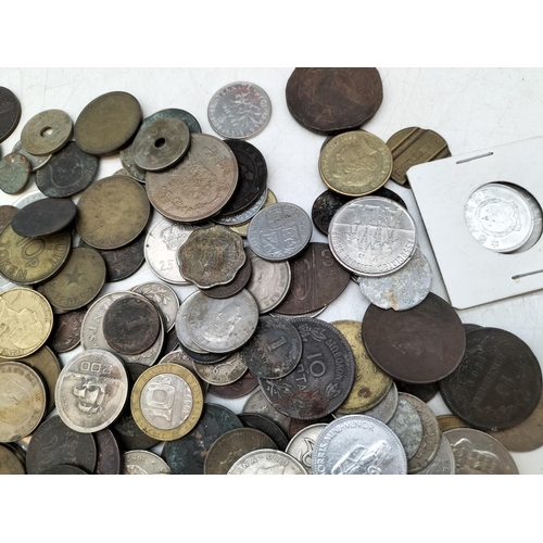 194 - Quantity of Mixed World Coins.