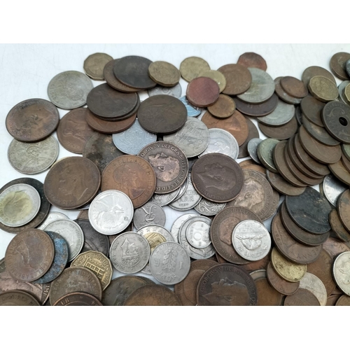 667 - Tub of Mixed Coins, British and World.