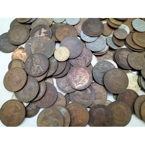 667 - Tub of Mixed Coins, British and World.