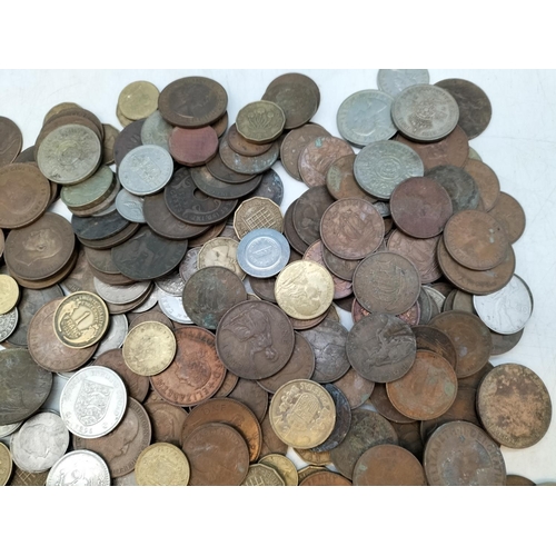 667 - Tub of Mixed Coins, British and World.