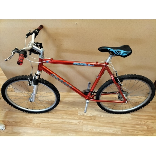 671 - Giant Boulder 21 Speed Mountain Bike. 21.5