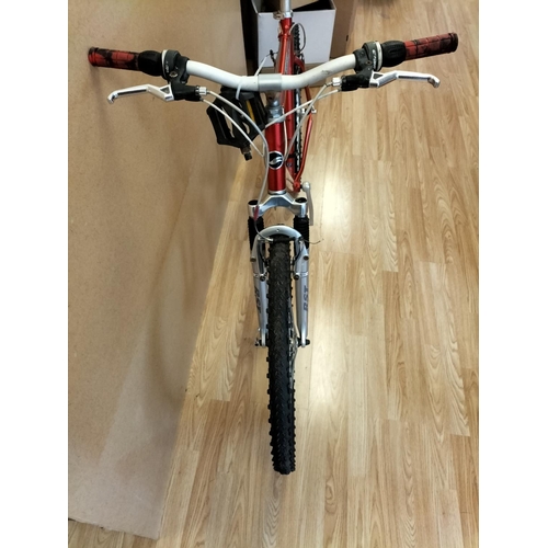 671 - Giant Boulder 21 Speed Mountain Bike. 21.5