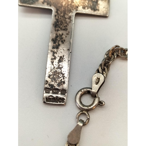 101 - 925 Silver Crucifix on 925 Silver 22