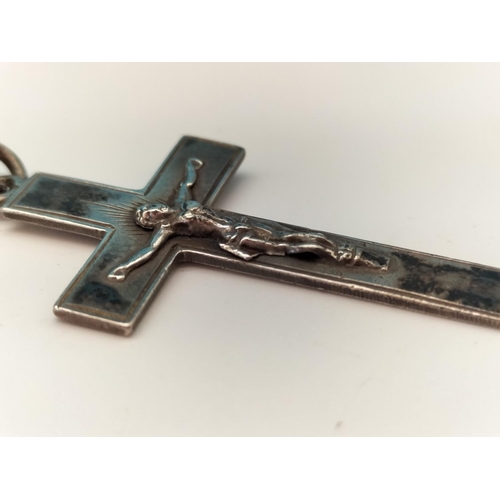 101 - 925 Silver Crucifix on 925 Silver 22