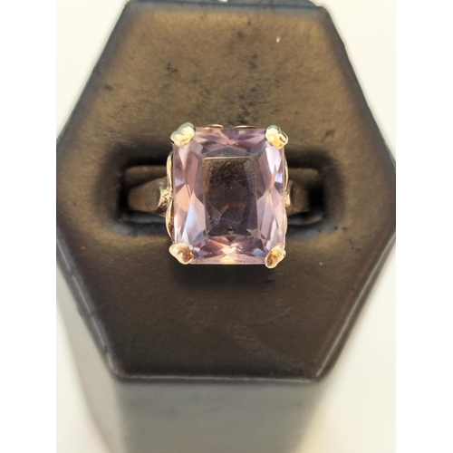 14 - 9ct Gold 375 Amethyst Ring. Sizing Grips Size J. 3.3 Grams.