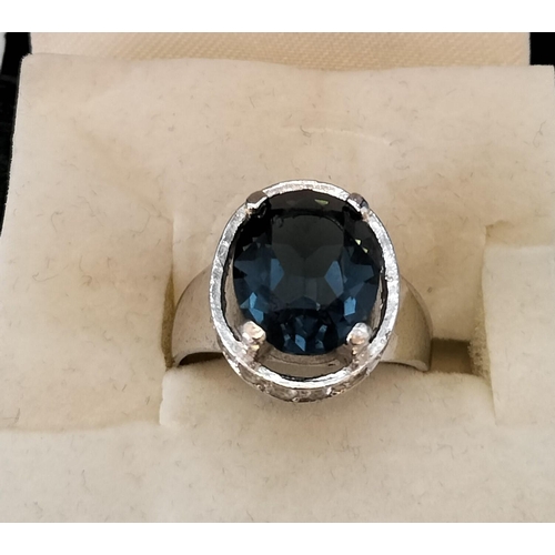 186 - 925 Silver and Blue Stone Ring. Size O.