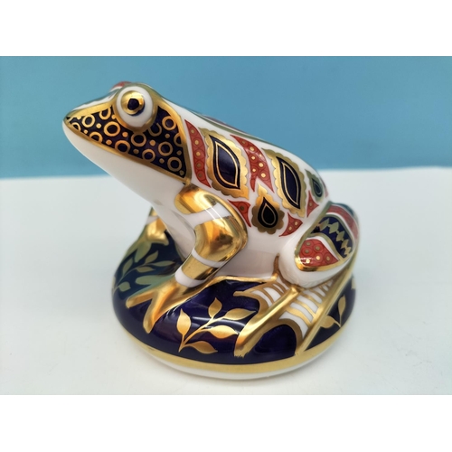 194 - Royal Crown Derby 'Frog' Paperweight in the Imari Pattern with Gold Stopper. Date Mark for 1987 (L),... 