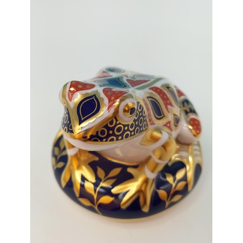 194 - Royal Crown Derby 'Frog' Paperweight in the Imari Pattern with Gold Stopper. Date Mark for 1987 (L),... 