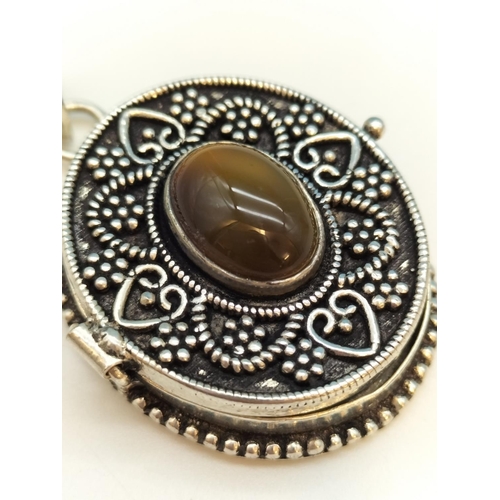 403 - 925 Silver Carnelian Box Locket. 1.5cm High, 4.5cm x 3cm.