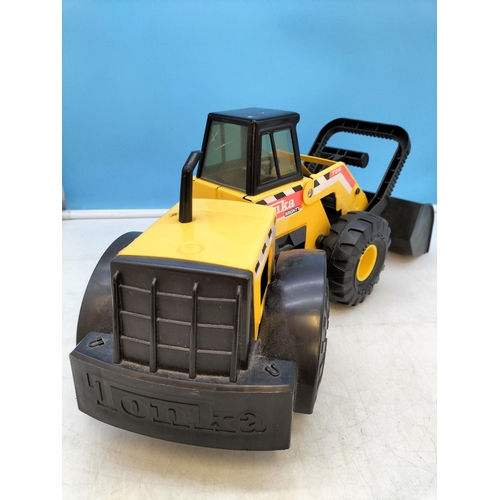 495 - Hasbro Tonka Mighty Front End Loader with Shovel 728. 23cm High, 55cm x 19cm. Windscreens A/F.