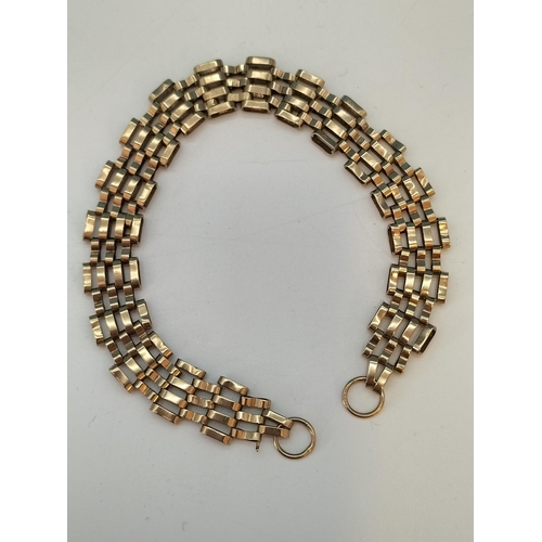 6 - 9ct Gold Gate Bracelet. Requires Clasp. Scrap or Repair. 6 Grams.