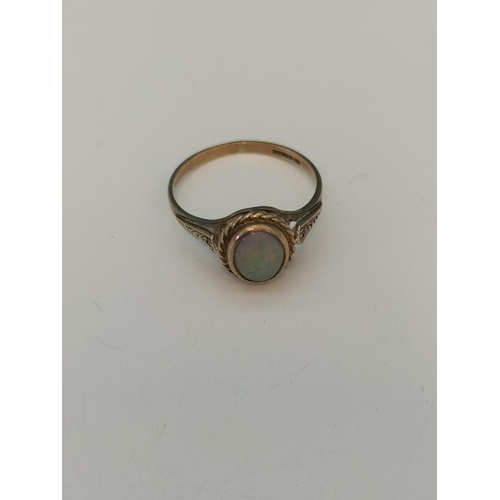 632 - 9ct Gold and Opal Ring. Size M.