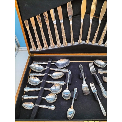 29 - Vintage Cased Oneida 65 Piece Silver Plate Cutlery Set in the 'Flirtation' Design.