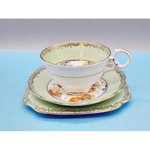 578 - Vintage Roslyn Bone China Trio Set. c1937-1950.