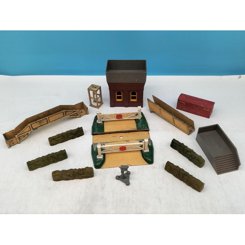 160 - Mixed Collection of Tri-Ang and Hornby-Dublo Train Set Accessories to include Buildings, Bridges, et... 